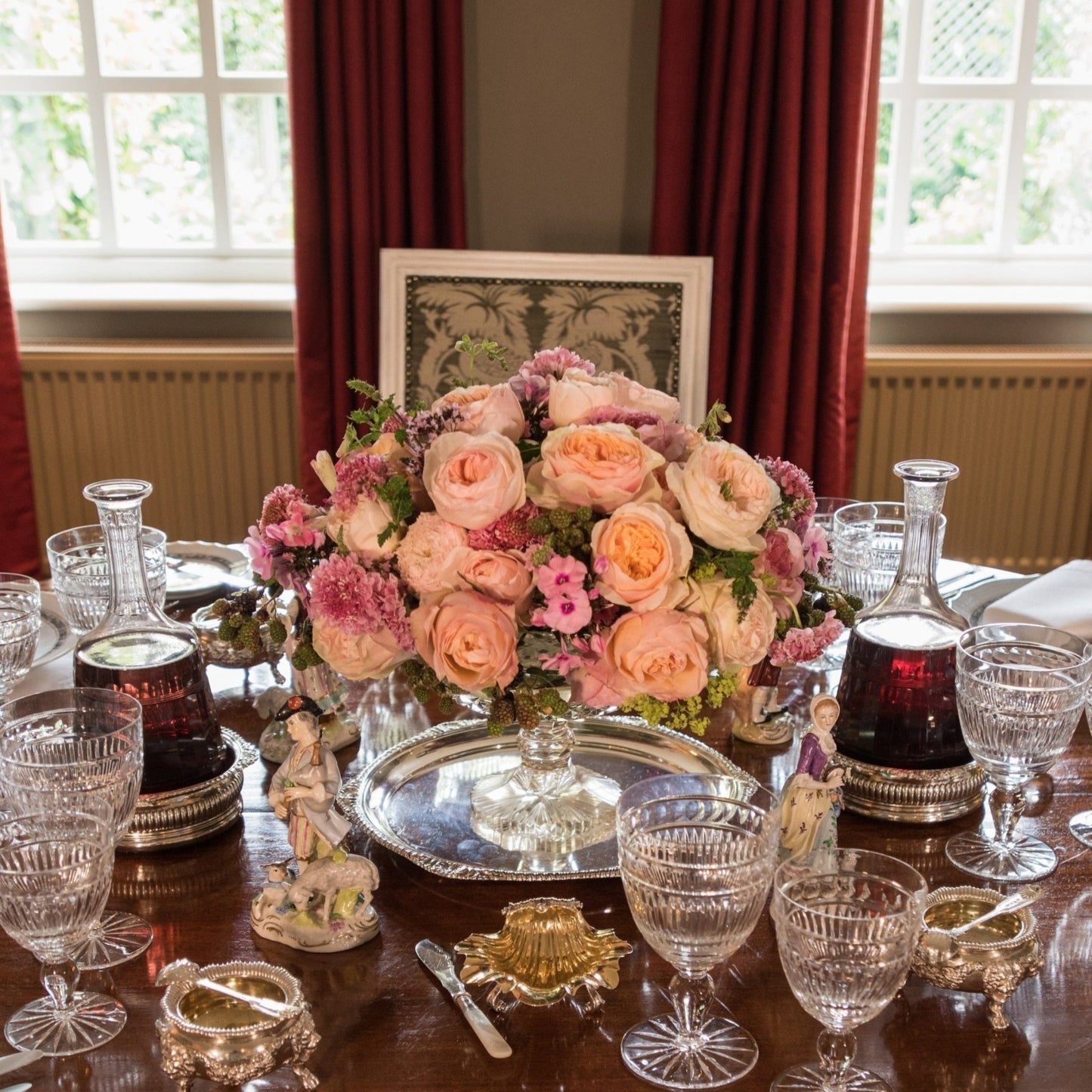 Floral table arrangement class with romantic pink roses centrepiece on elegant dining table