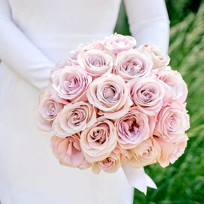 
                    
                      Bridal Bouquets Class by Pulbrook Gould bouquet-making class workshop experience with pale pink roses
                    
                  