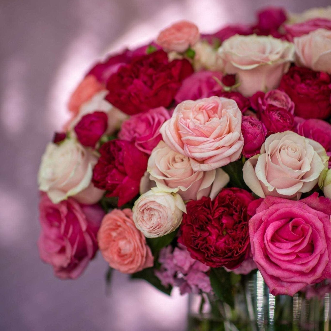 Luxury bouquet of rambling and spray roses in pink tones