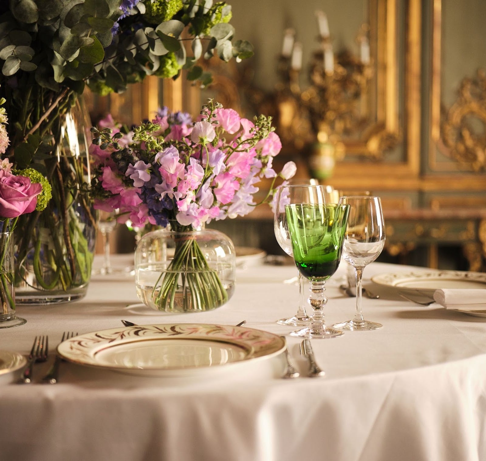 Pink sweet pea table flowers on a laid dining table