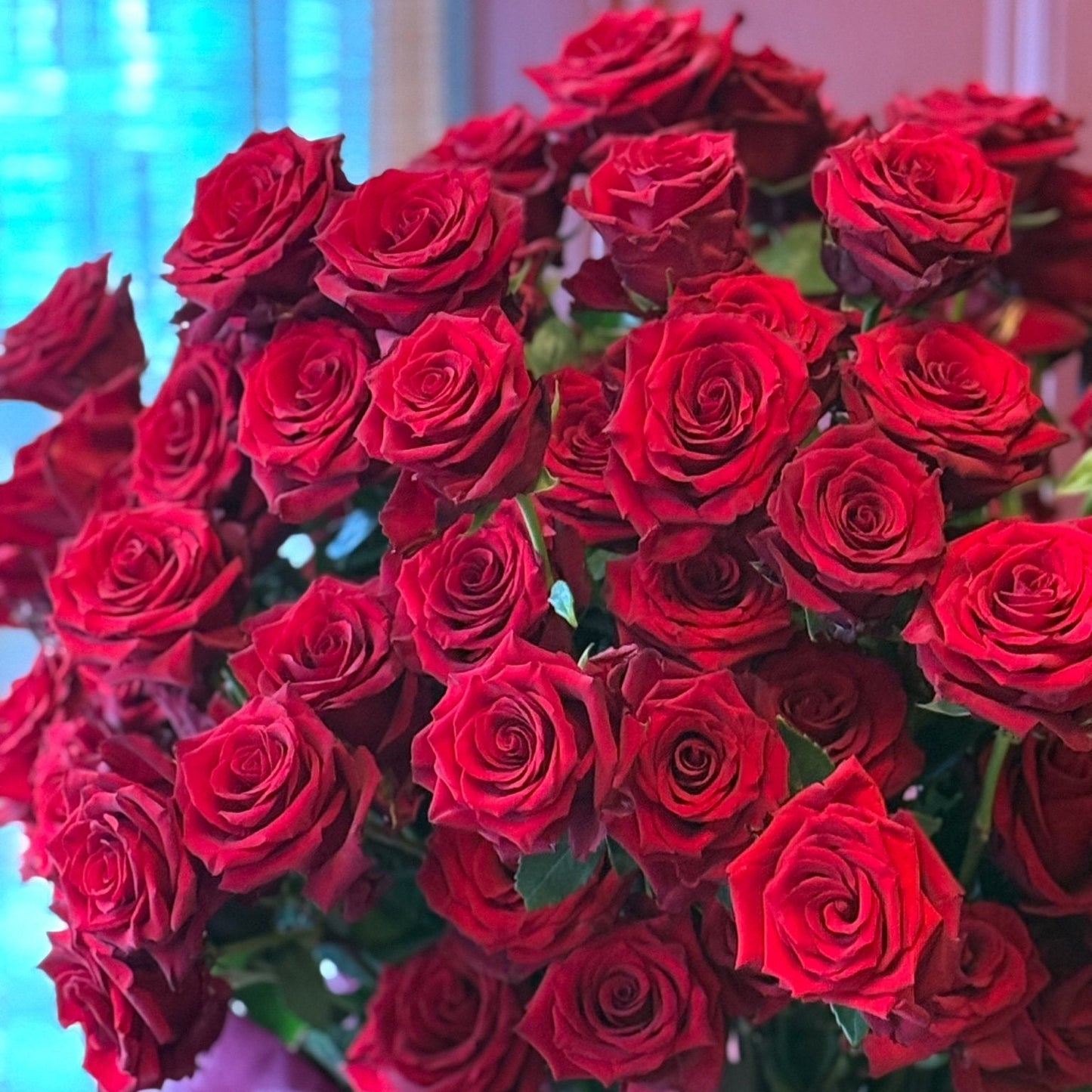 Luxury bouquet of long stemmed red roses