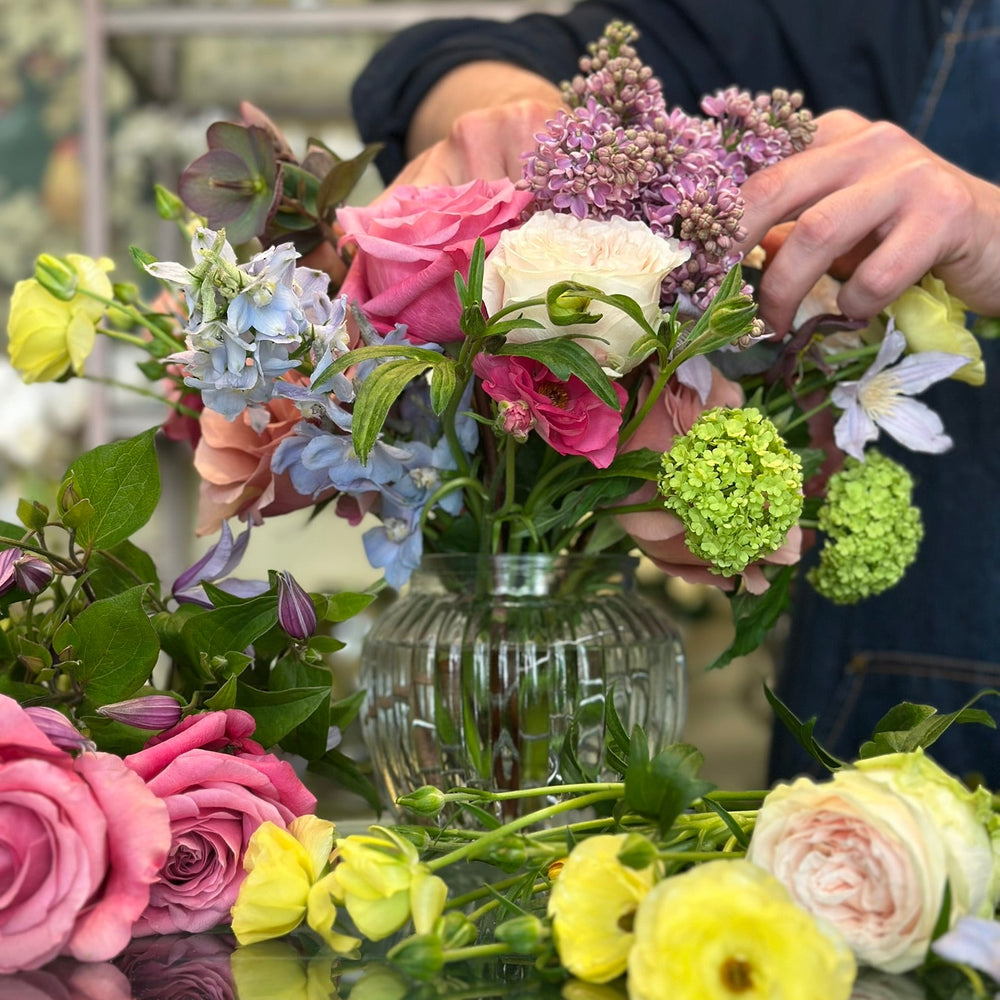 
                  
                    Seasonal Vase Arrangement Class - Pulbrook & Gould Flowers London
                  
                