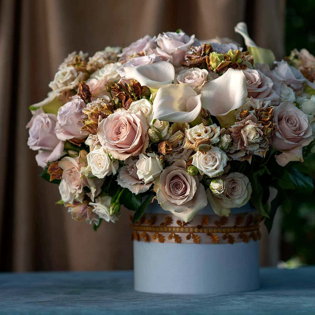 Vintage Hatbox by Pulbrook Gould floral hatbox arrangement with pale pink roses and champagne roses