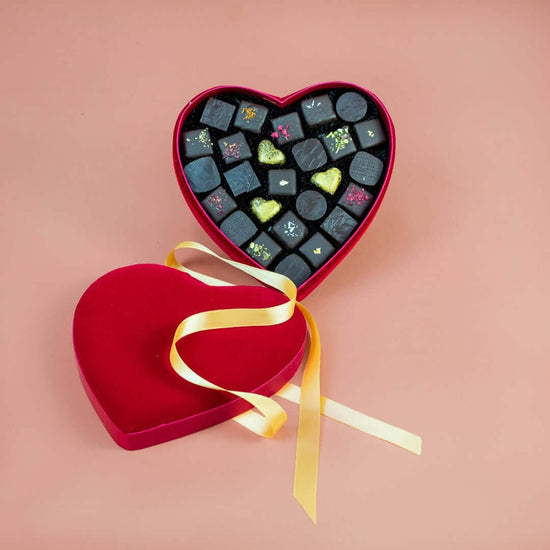 Load image into Gallery viewer, William Curley - Valentine Heart Box - Pulbrook &amp;amp; Gould Flowers London
